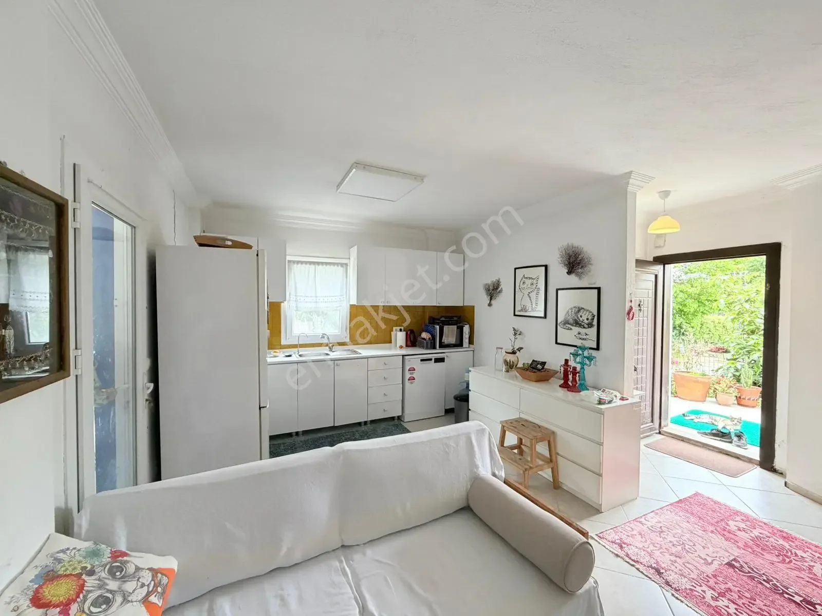 Zentral gelegene 3+1-Maisonette-Doppelvilla zum Verkauf in Gümüşlük, photo 2
