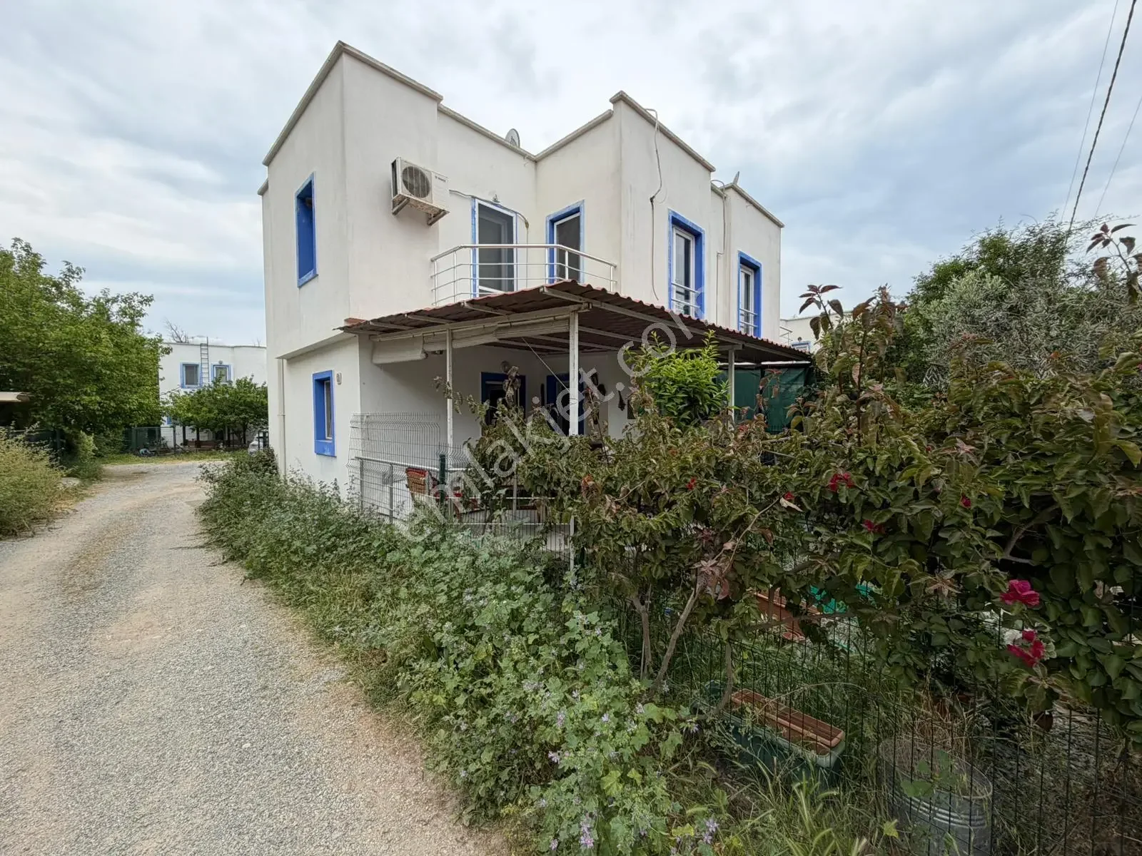 Zentral gelegene 3+1-Maisonette-Doppelvilla zum Verkauf in Gümüşlük, photo 5