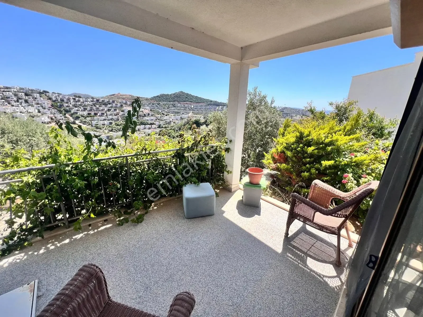 3+1 Maisonette-Villa mit Strand- und Meerblick zum Verkauf in Gümüşlük, photo 2