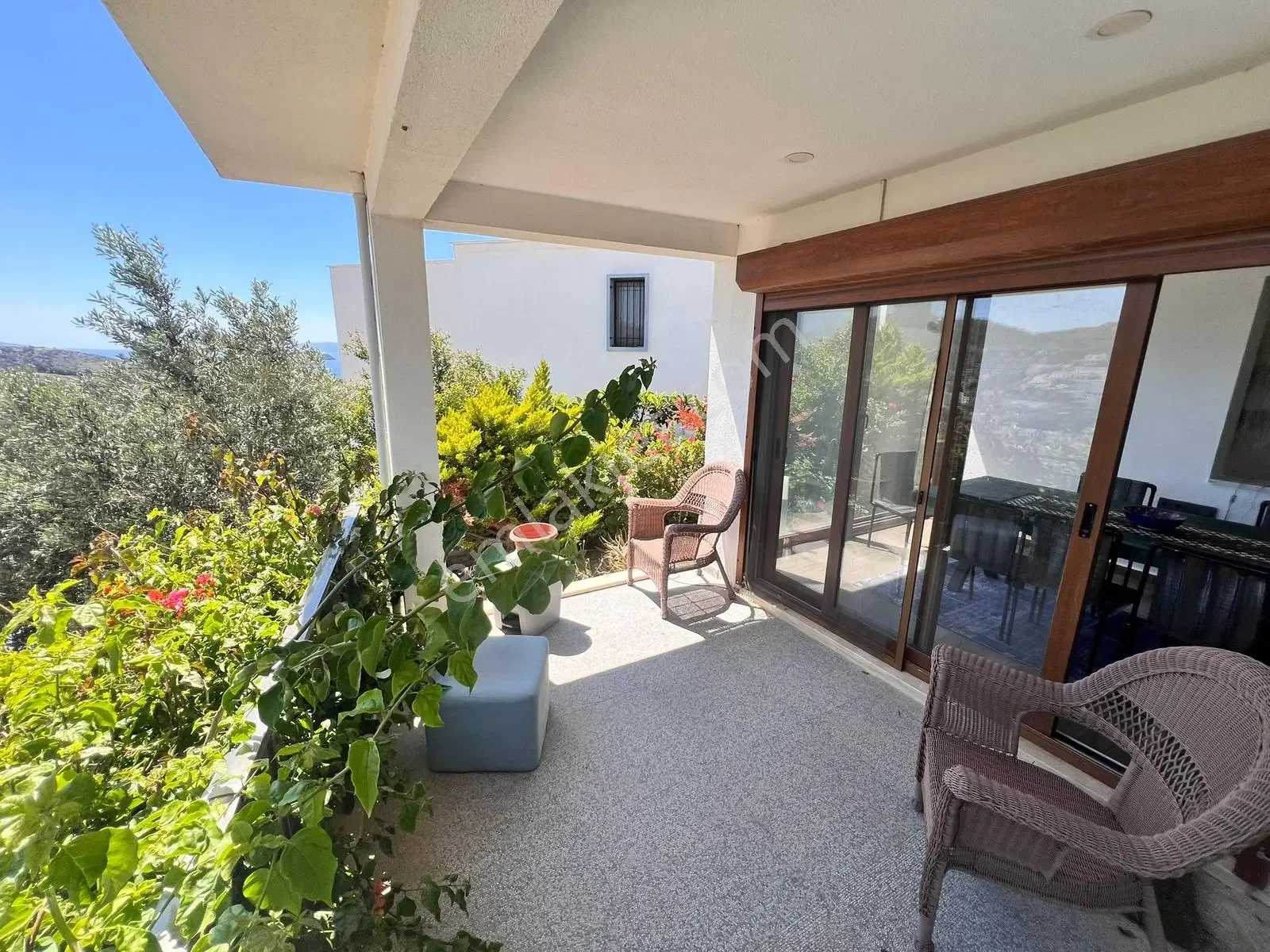 3+1 Maisonette-Villa mit Strand- und Meerblick zum Verkauf in Gümüşlük, photo 5