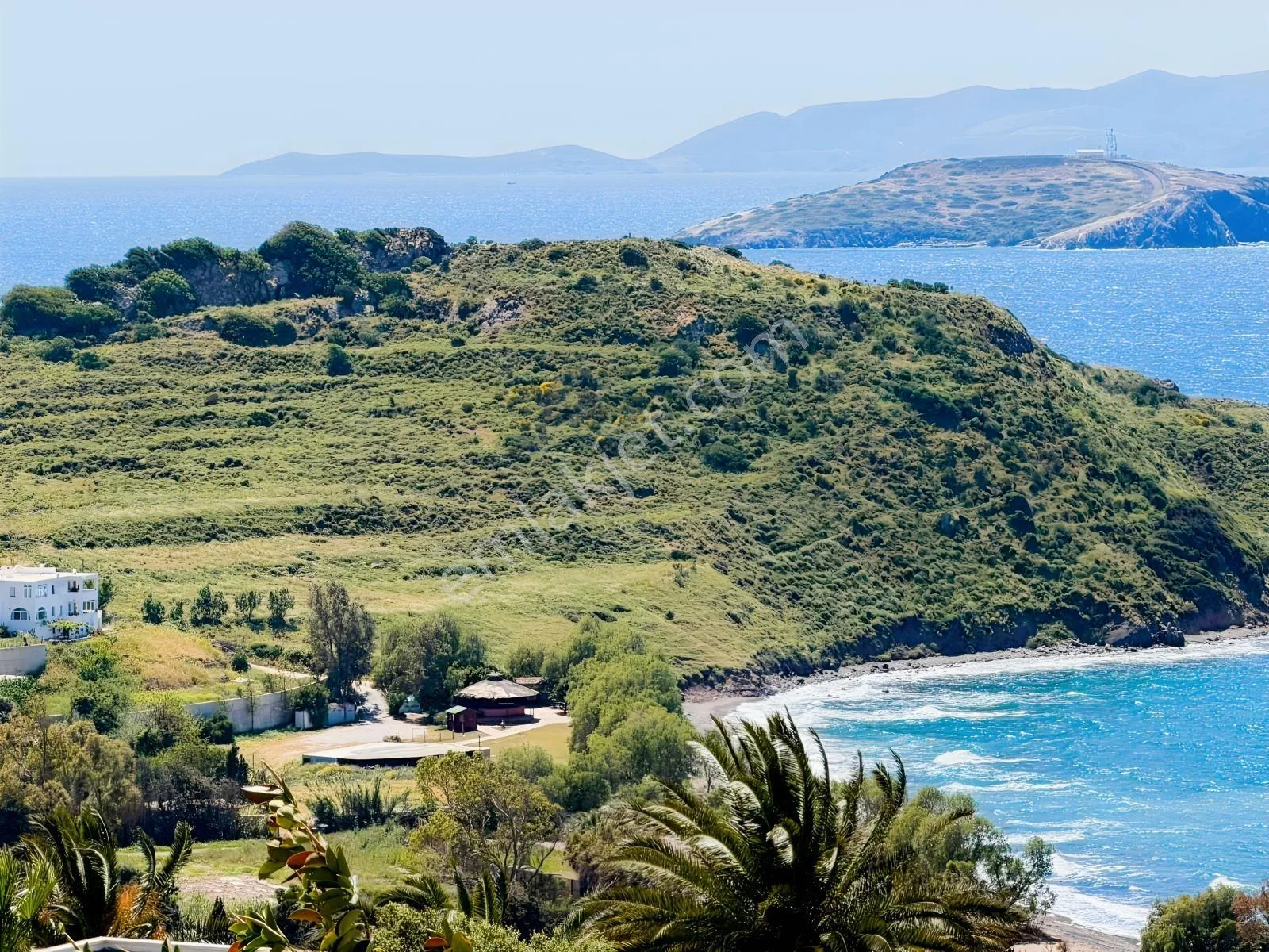 3+1 Maisonette-Villa mit Strand- und Meerblick zum Verkauf in Gümüşlük, photo 1