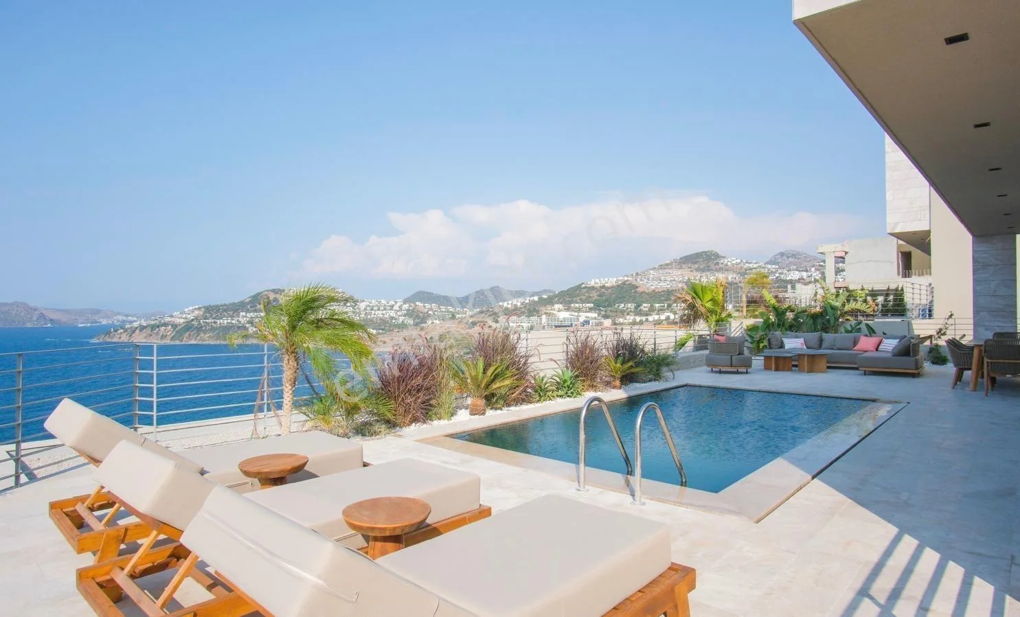 Detached Villa with Private Pool and Sea View in Gümüşlük, photo 1