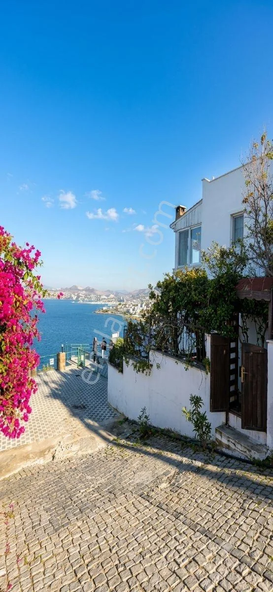 Yalıkavak Ein zeitloses Haus mit Meerblick und Garten, photo 1